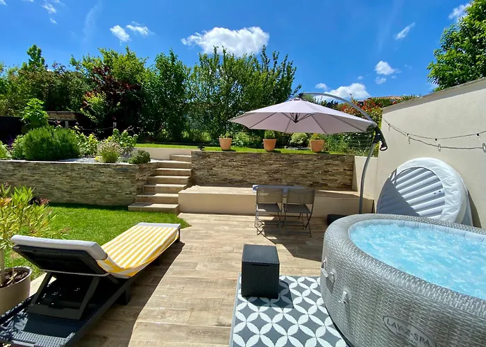 Maison Chic Avec Jacuzzi & Jardin Paisible