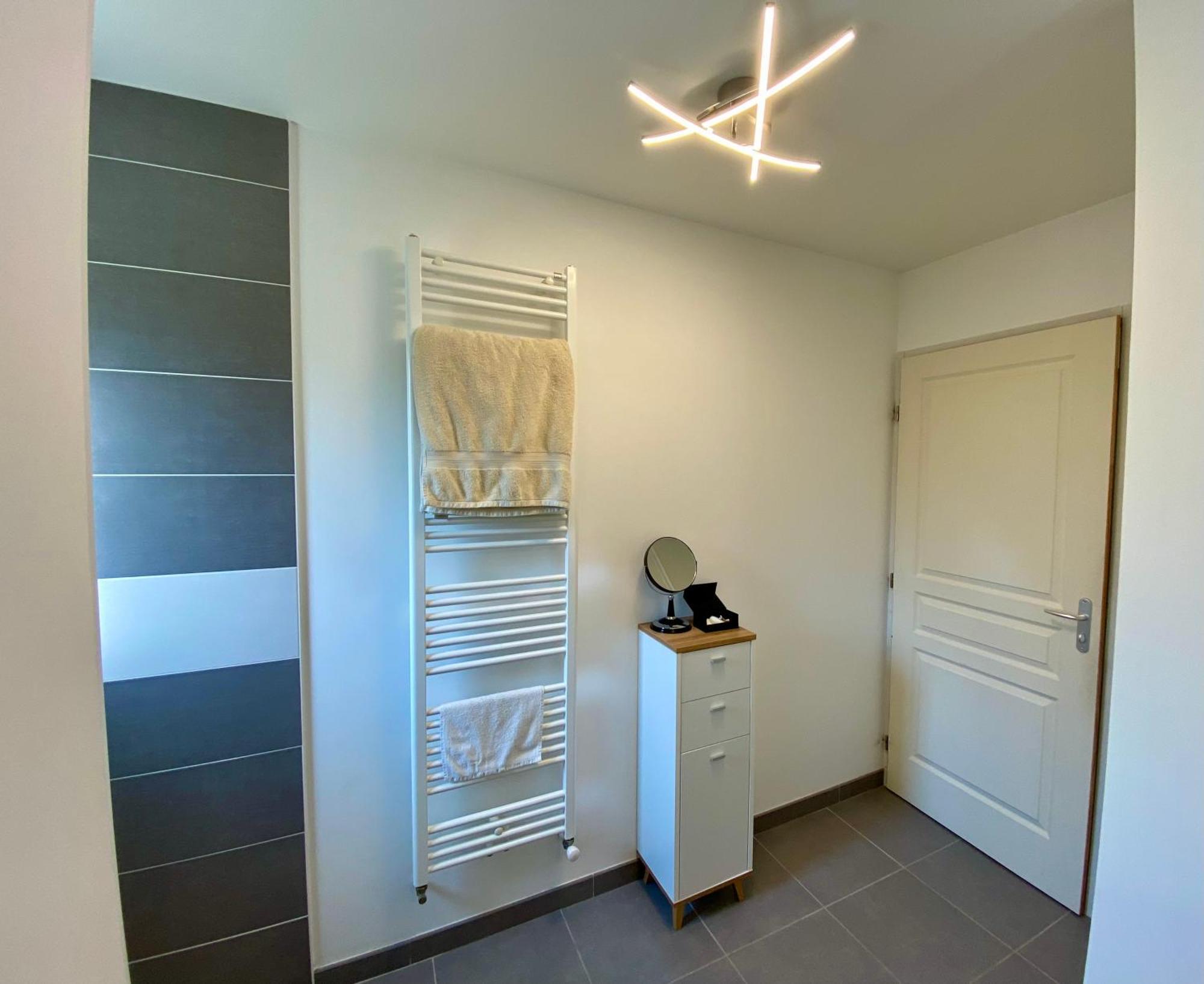 Maison Chic Avec Jacuzzi & Jardin Paisible Chauray